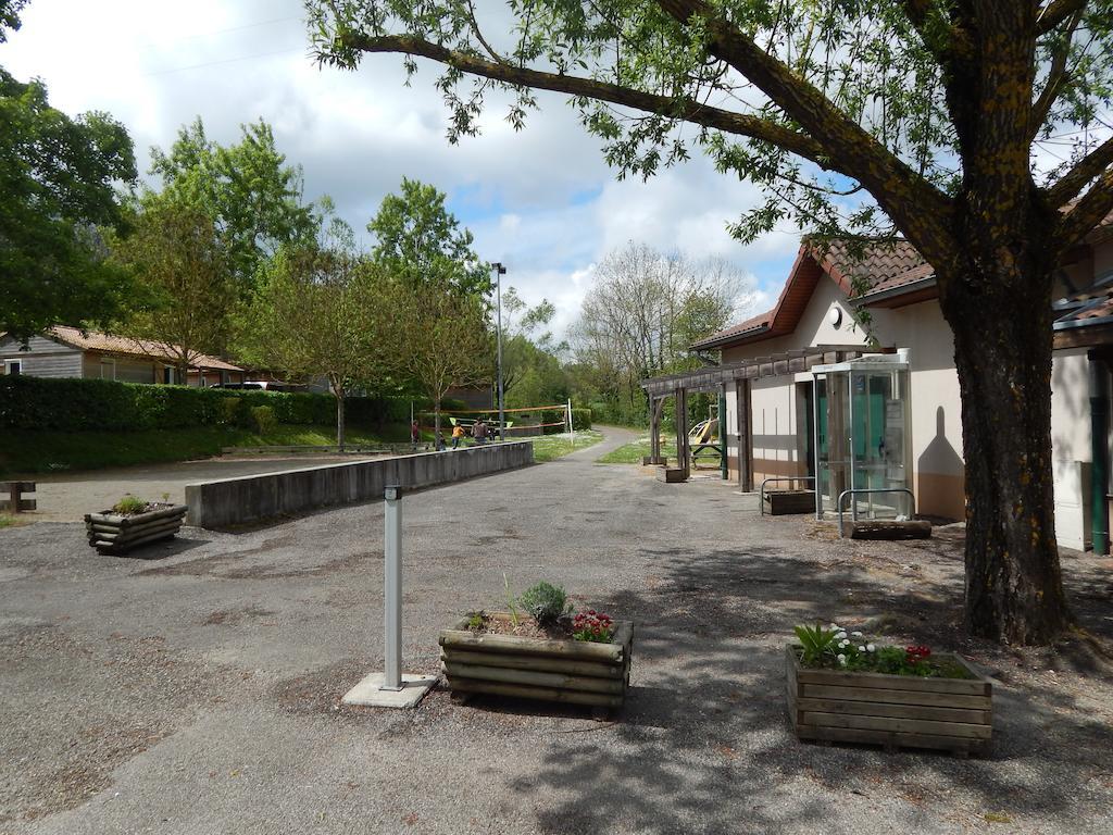 Meyrieu-les-Etangs Camping Du Moulin酒店 外观 照片